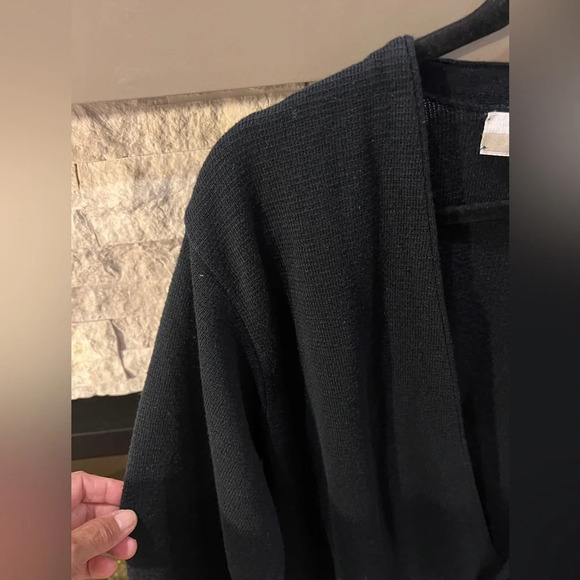 UTY Apparel size Large Vee neckline sweater with button closure, made in US - Picture 4 of 8